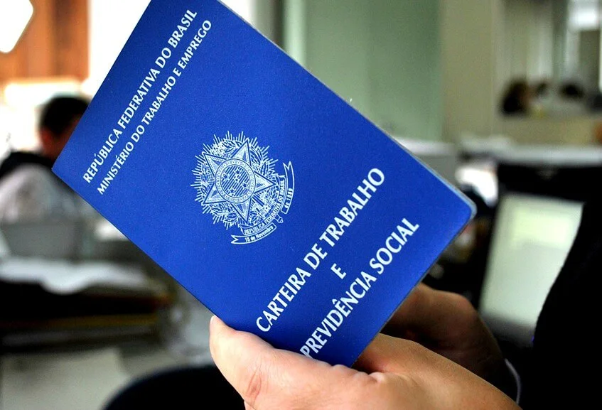 Descubra os direitos do trabalhador sem carteira assinada. Saiba como garantir salário, férias, 13º salário, FGTS e mais. Informe-se e proteja seus direitos!